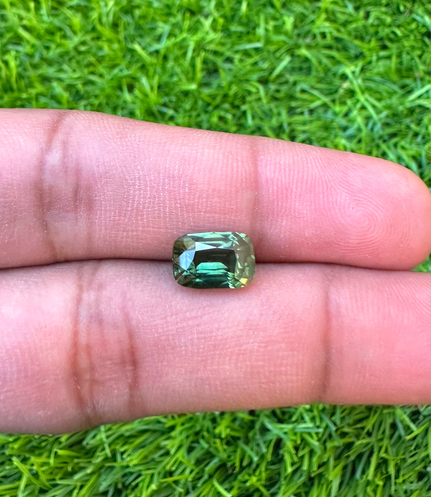 Australian Green Sapphire - 3.55 Crt - Elongated Cushion Cut - Unheated