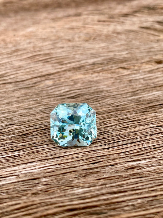 Natural Aquamarine - 8.7 Carat - Radiant Cut