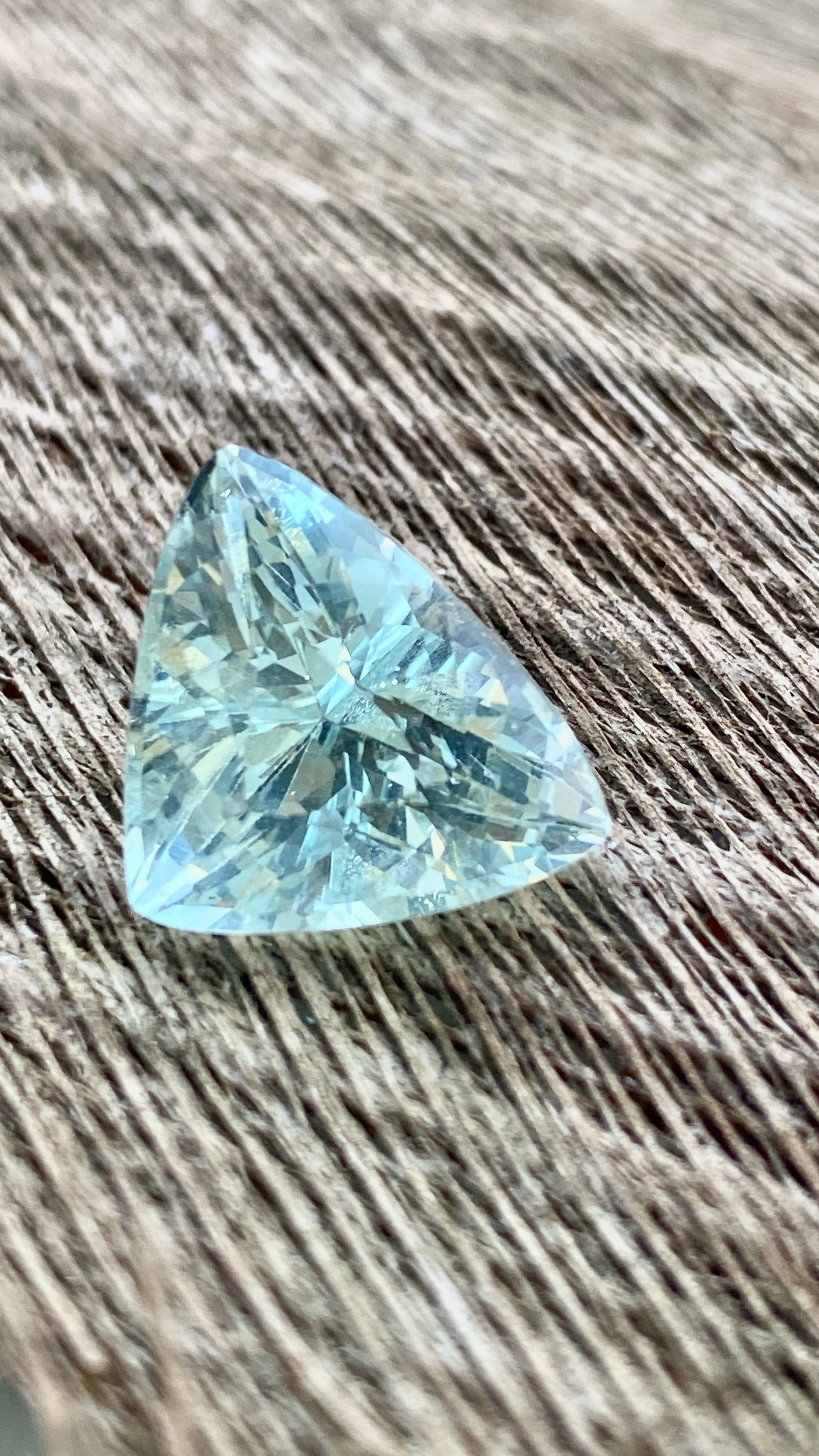 Natural Aquamarine - Trillion Cut - 9.5Crt