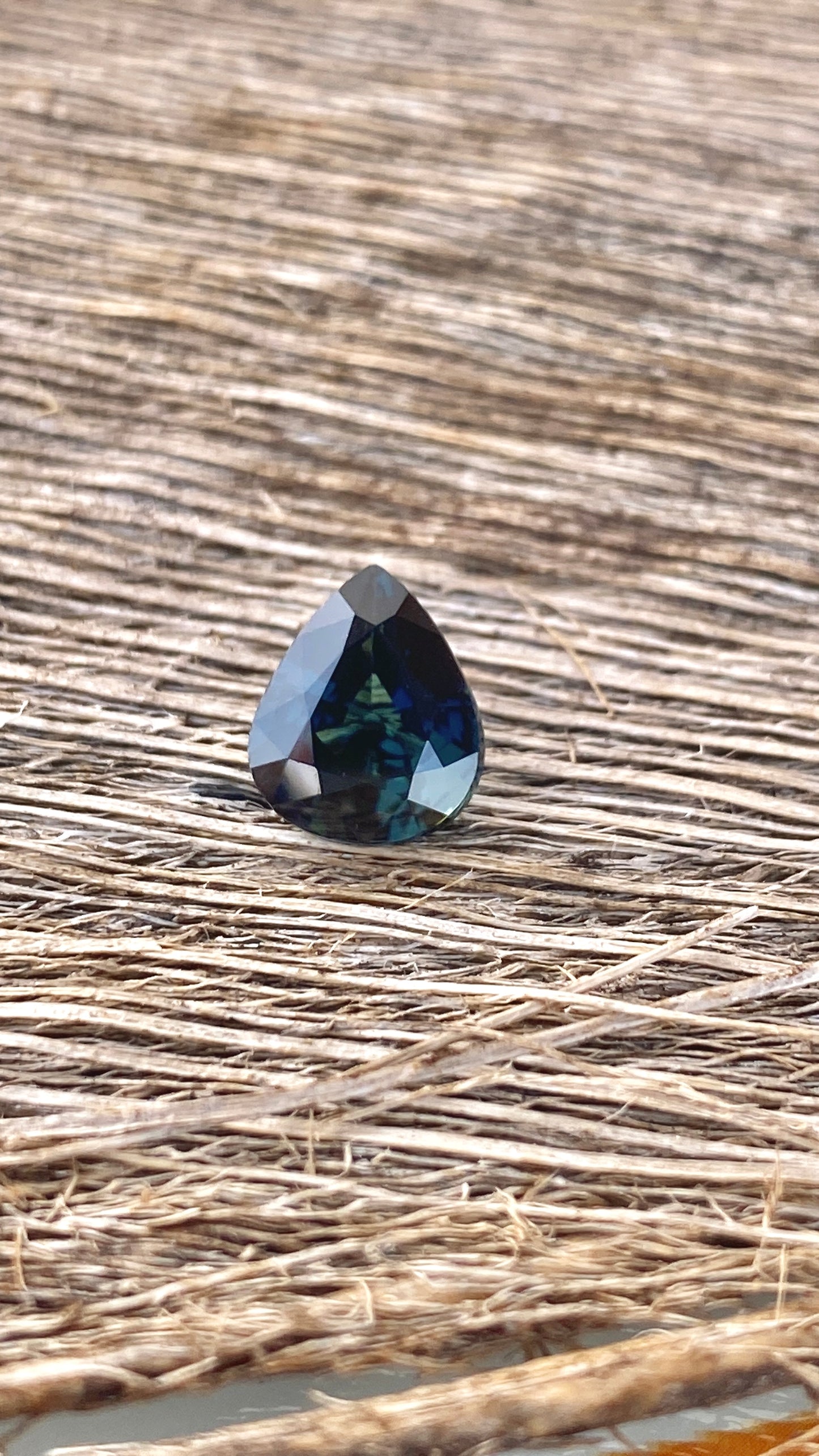 Australian Teal Sapphire - 3.1 Crt - Pear Shape - Heated