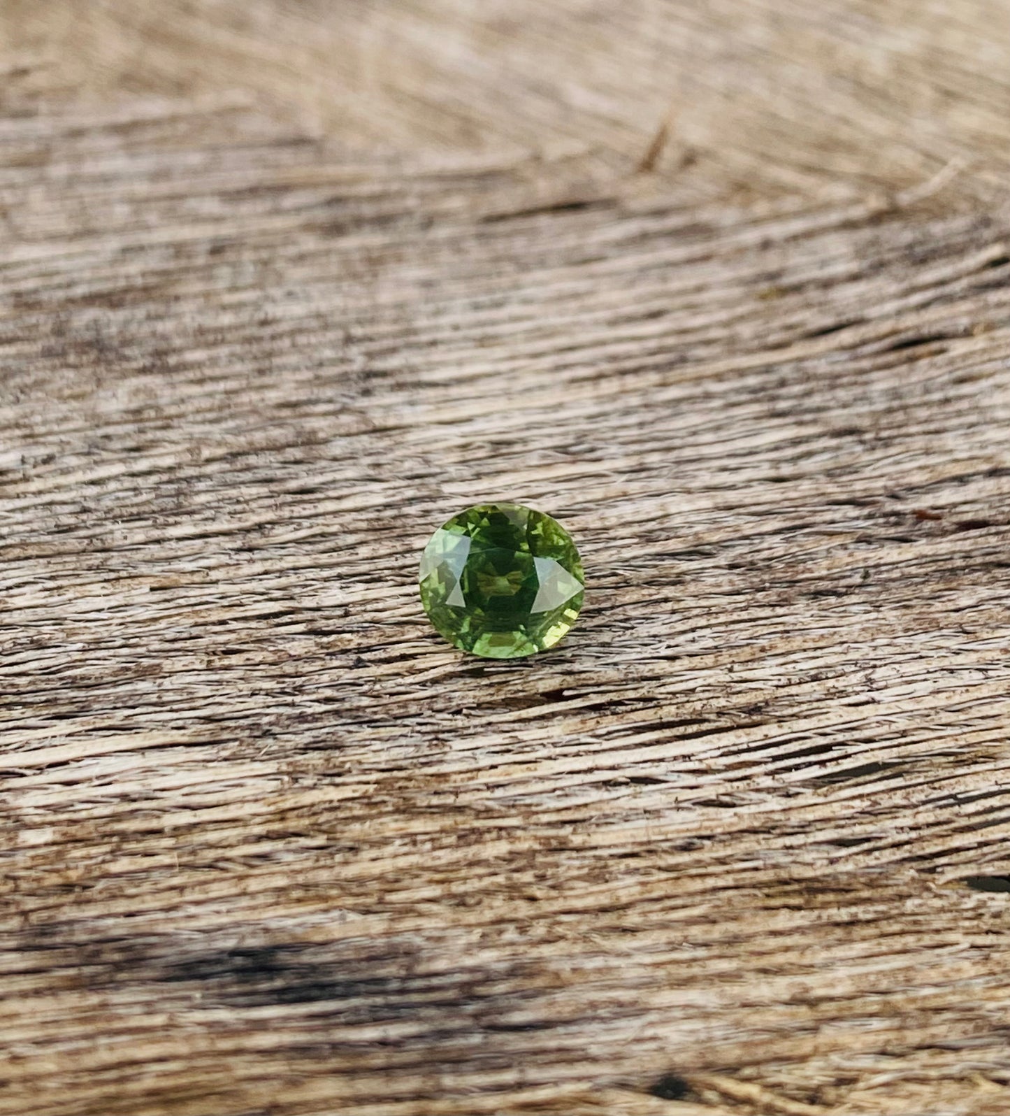 Australian Green Sapphire - Round Brilliant Cut - 1.16 Crt