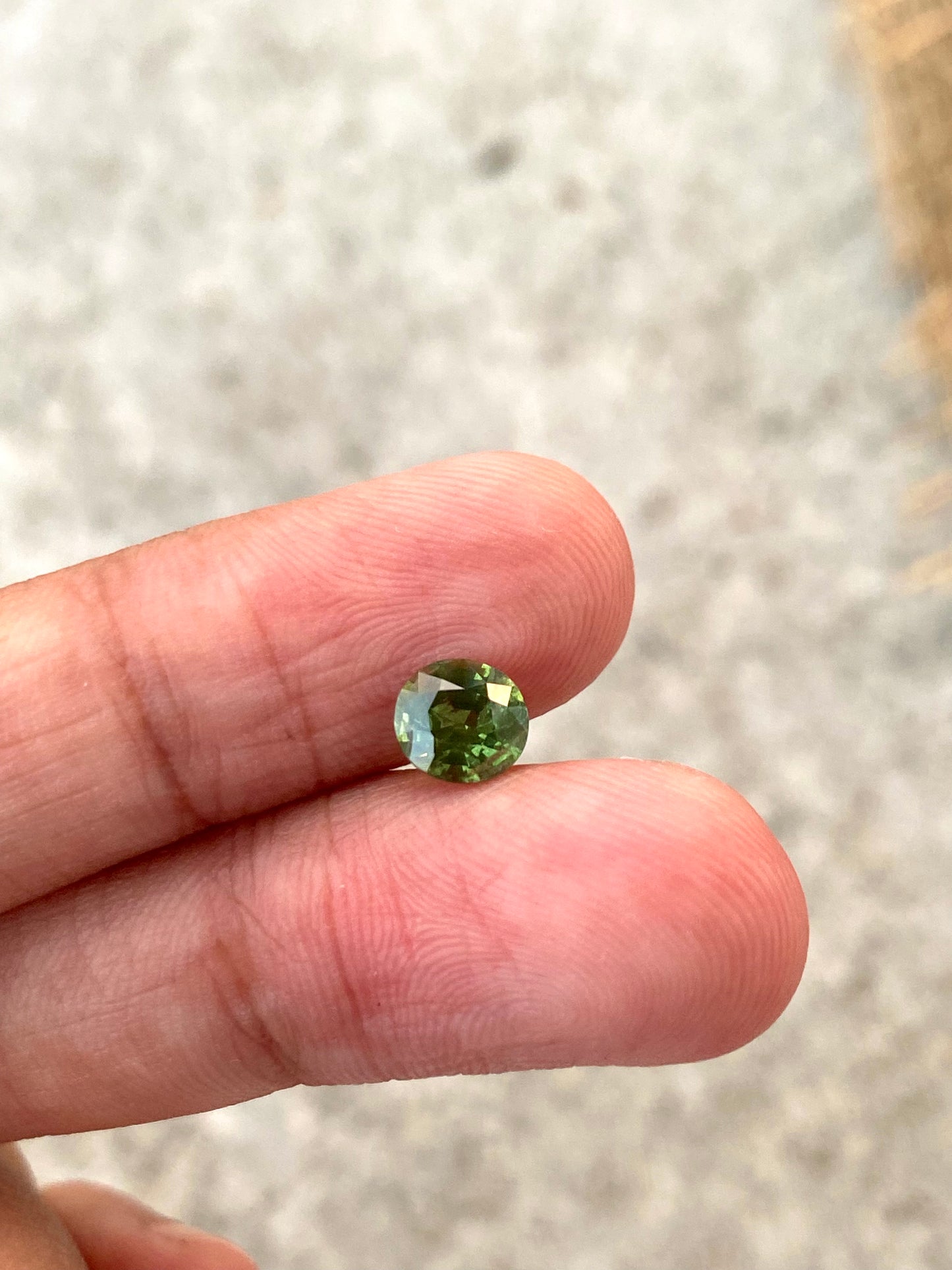 Australian Green Sapphire - Round Brilliant Cut - 1.16 Crt